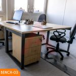 ESCRITORIO RECTO LÍNEA BENCH CON LATERAL CERRADO